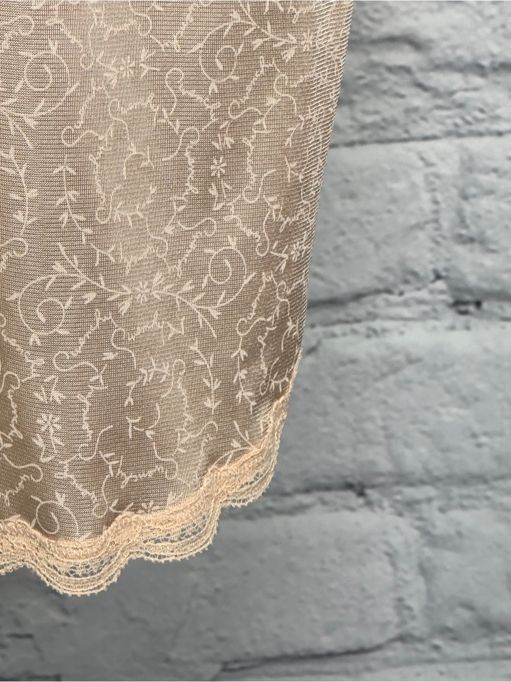 Vintage 80s Givenchy Nude Floral Half Slip M/L - Picture 3 of 9